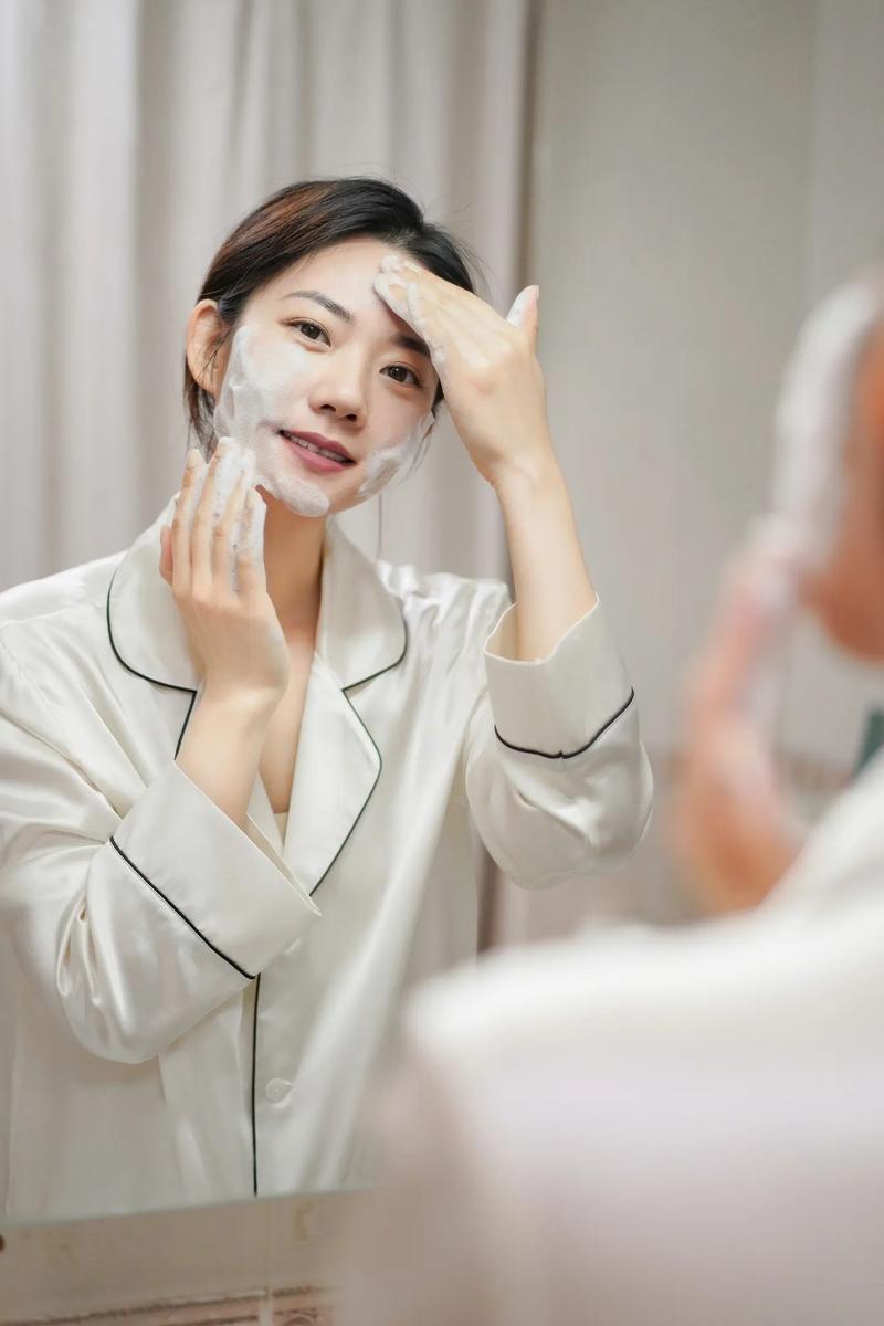 敏感肌护理小技巧：温和守护，告别泛红不适